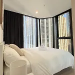 Modern 2 Bedroom Apartment In Melbourne Cbd