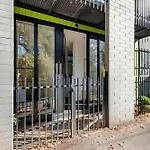 Melbourne Getaway In Central Richmond