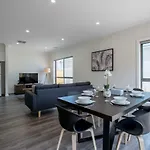 Comfy And Warm Home In Point Cook