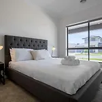 Comfy And Warm Home In Point Cook