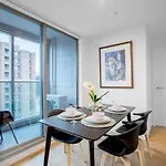 City Living@Best Location With 2 Beds In Melbourne