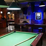 Bev And Mick\'S International Backpackers At Mcmahon\'S