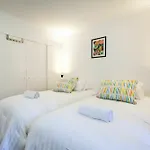 Dawn, 2Bdr Carlton Apartment