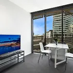 Farina, 1Bdr Docklands Apartment