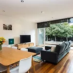 Bradman Modern Style A Walk To Mcg, Swan St, Cbd