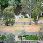 Sanctuary Resort-Style On The Banks Of The Yarra