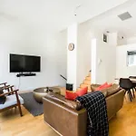 Evan, 1Bdr Southbank Apartment