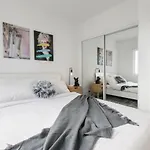 Heart Of Highett Apartment By Ready Set Host