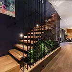 Readyset Apartments At Glasshouse