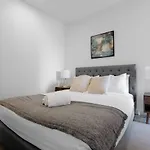 Perfect Location 2 Bdrs Apartment@Glen Waverley