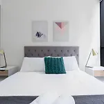 Perfect Location 2 Bdrs Apartment@Glen Waverley
