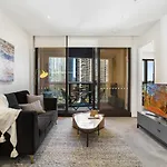 Stylish 2-Bed Apartment Near Southbank Restaurants
