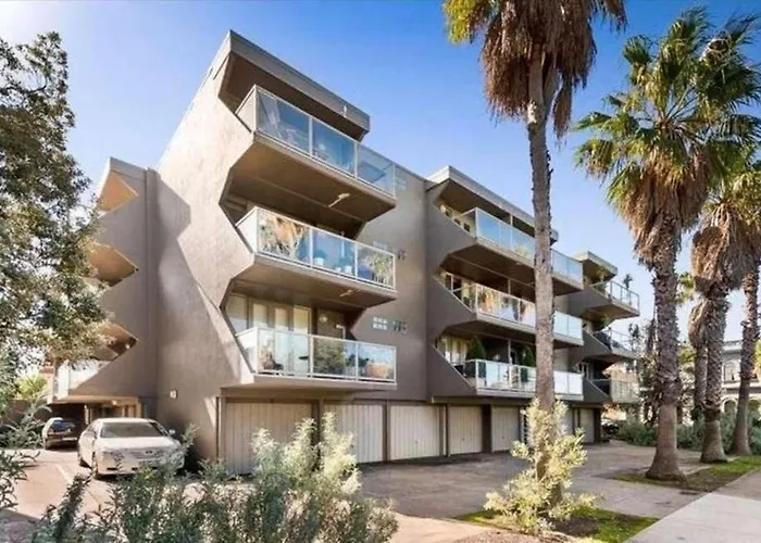 Beachside Harbour Apartment