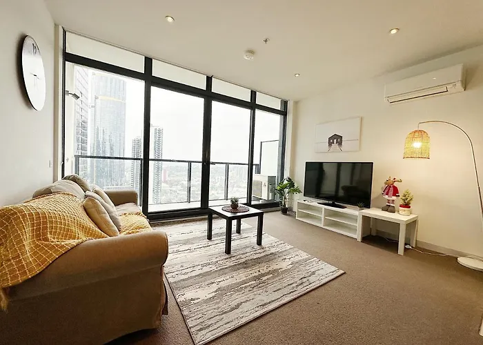 Southbank Crown 2-Bedroom Elegance Residences With Pool & Gym