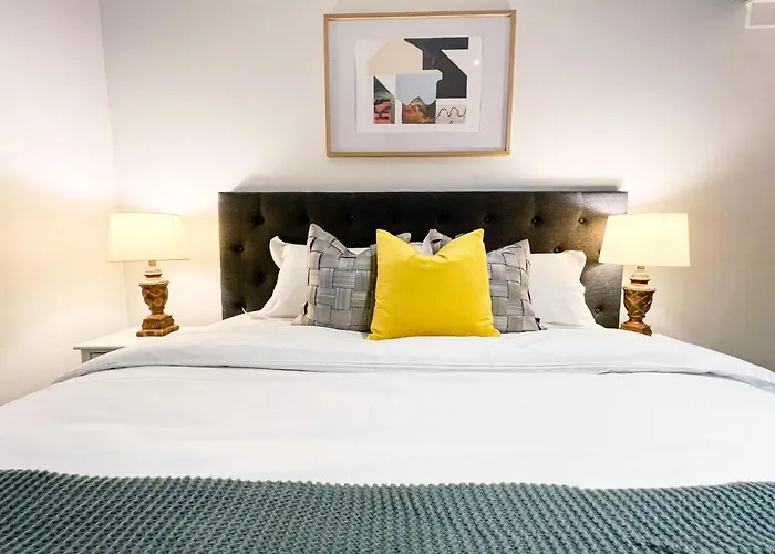 Lovely One Bedrooms Apartment In A Great Location