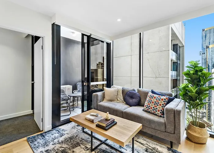 Chic Urban Escape Pool, Gym And City Charm