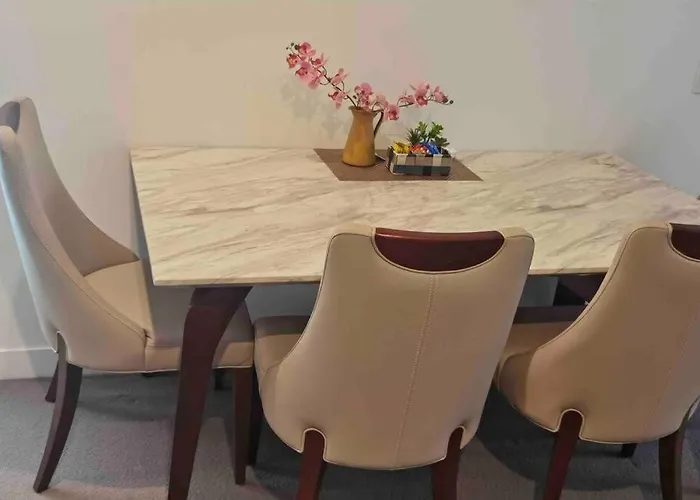 Cbd Spacious Two Bedrooms Apartment