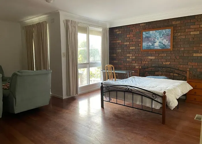 D High Quality Large Bed Rooms Near Commercial Areas, Universities, And Rail Transit In Villas