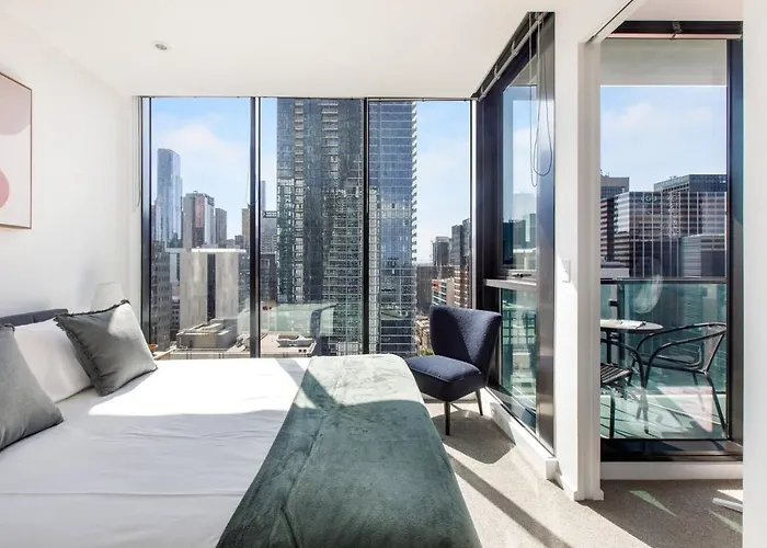 Skyline Vistas With Pool Near Southern Cross