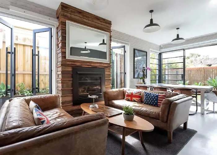 The Kings Domain At The House Of Windsor By Ready Set Stay - Ground Level