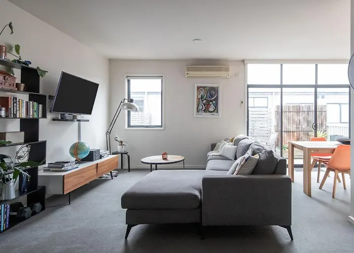 Collingwood Cool Bordering Vibrant Richmond