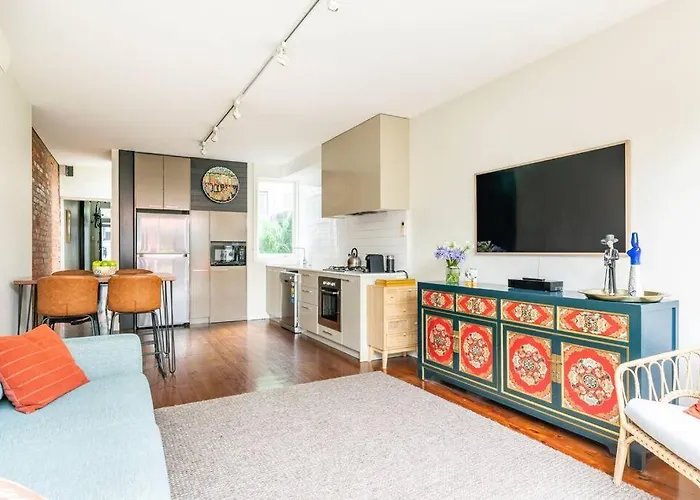 Modern House - 5 Mins To The City, Beach & Free Car Park