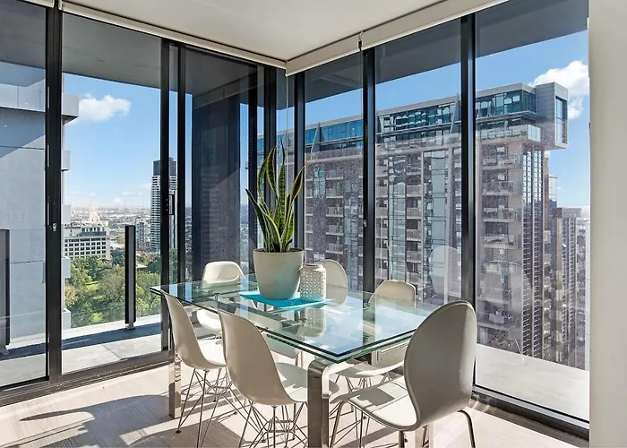 The Looking Glass - Sub-Penthouse Style In The Cbd