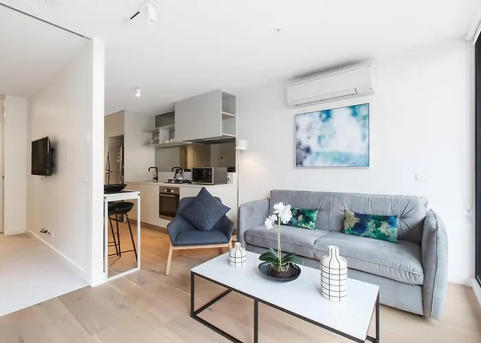 South Melbourne Hidden Gem Near Albert Park Lake