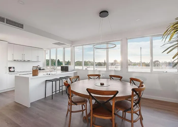 The Soleil - Stylish Penthouse With Private Terrace