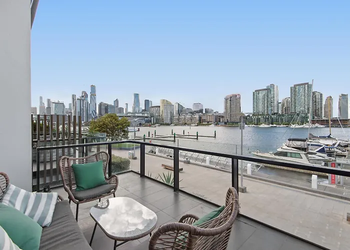 Waterfront Bliss In Promenade W/ Cozy 5Br/4Ba