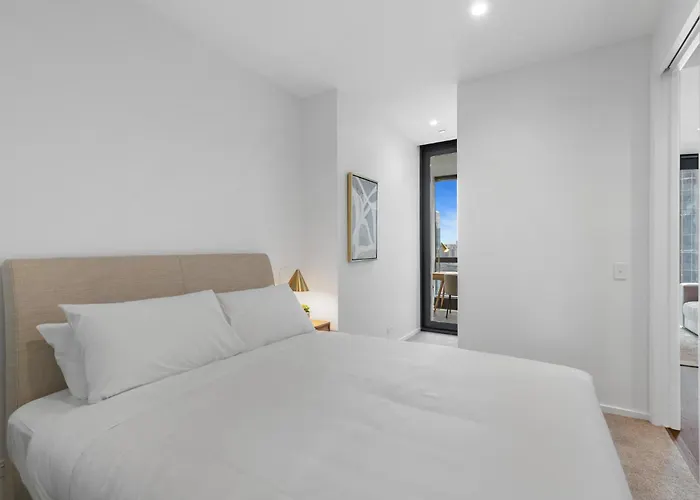 Impeccably Modern 1-Bed With Incredible City Views