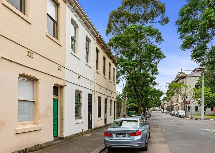 Colourful & Charming 2-Bed Fitzroy Heritage Home