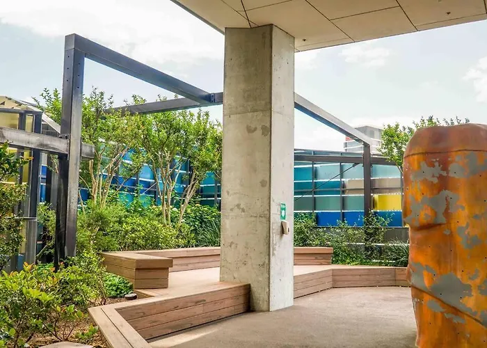 Best Location In The Cbd; Pool, Gym, Rockclimbing +7 Other Amenities