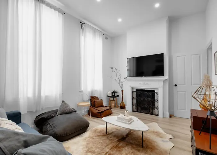 Your Home On Smith St Collingwood Melbourne With Parking