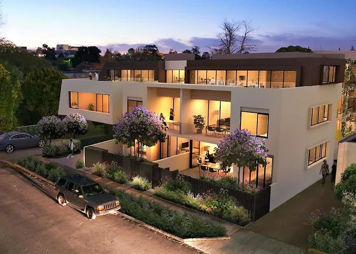 Luxurious Modern 2 Bedroom 2 Bathroom Apartment