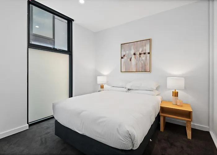 Modern Apartment On Burgundy Precinct & Parklands