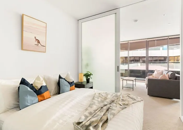 Stylish & Modern 2Br Apt Near Victoria Market