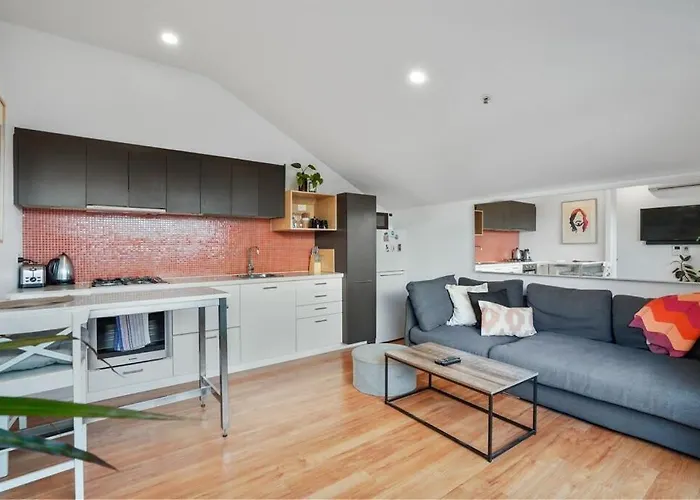 Green Getaway 1 Bedder Loft@ St Kilda With Parking