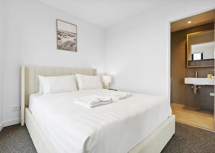 Vibrant Southbank 2 Bedroom Apartment