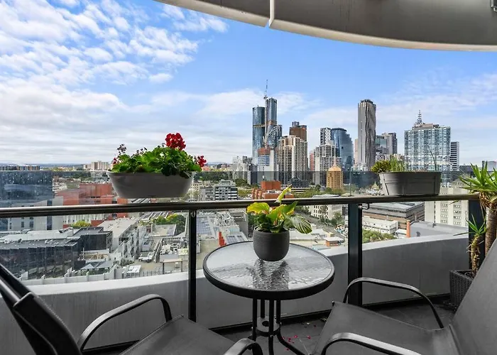 Executive 2 Bed 2 Bath With City & Garden Views