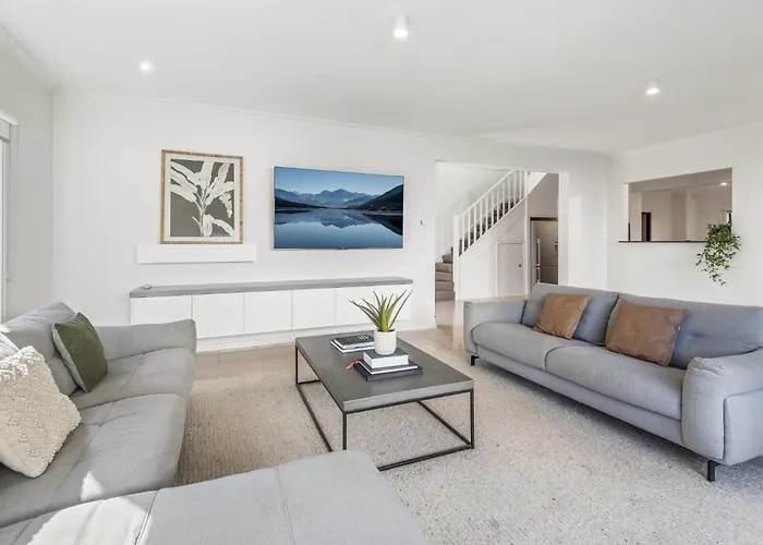 Perfectly Located 4-Bed House In Kensington
