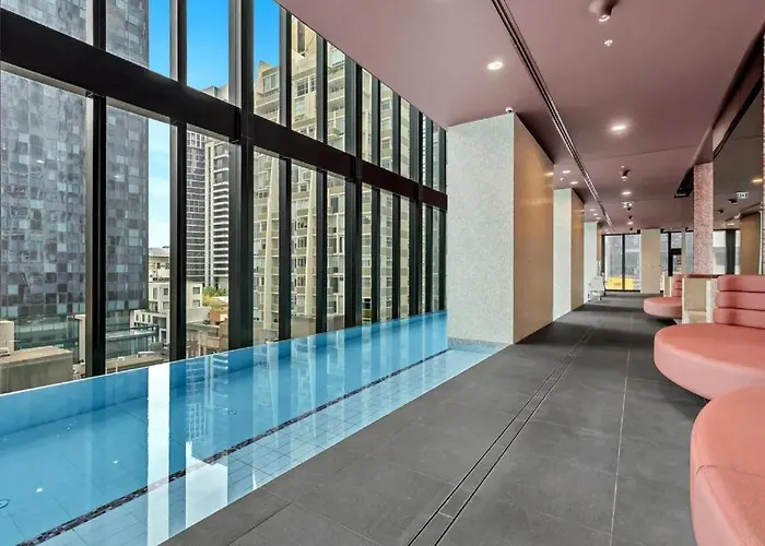 Luxury Cbd 3-Bedroom 2-Bathroom High Pool Gym Spa Suite Carpark Sky View