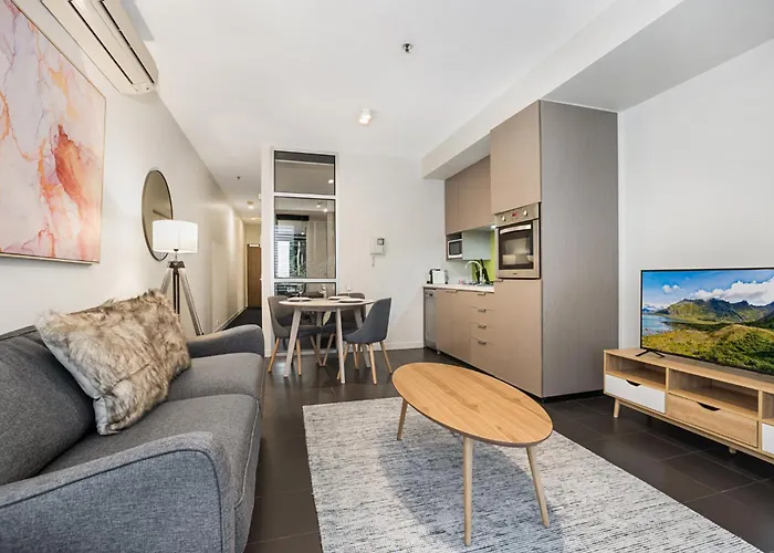 Ground Floor Terrace Unit Near Edinburgh Gardens