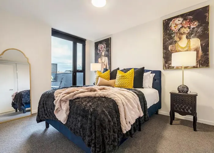 Vintage Romance In Vibrant & Cosmopolitan Prahran