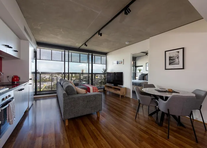 Stylish 2-Bed Apt In Southbank With Parking