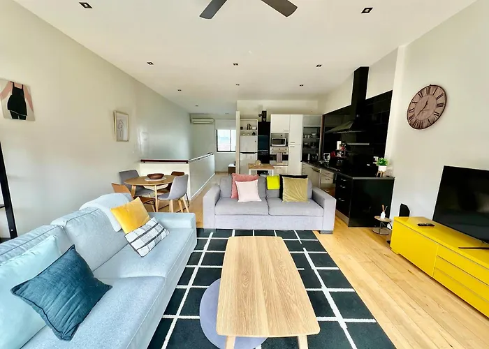 Ascot Vale - Lovely 2 Bedroom Townhouse Close To Everything!
