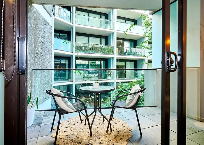 Stylish 1-Bedroom Retreat In St Kilda