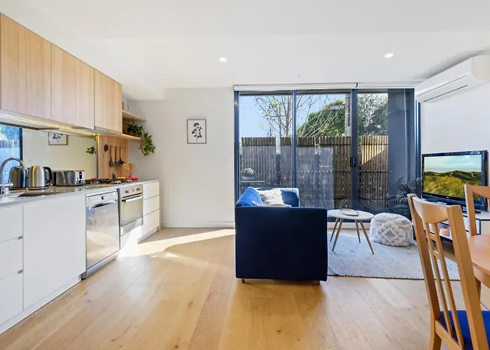 Cosy 1-Bed With Private Balcony By Showgrounds