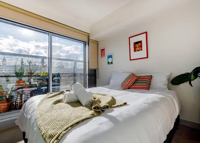 Bright, Chic, Stylish Beachside Home - Free Parking For Small Car