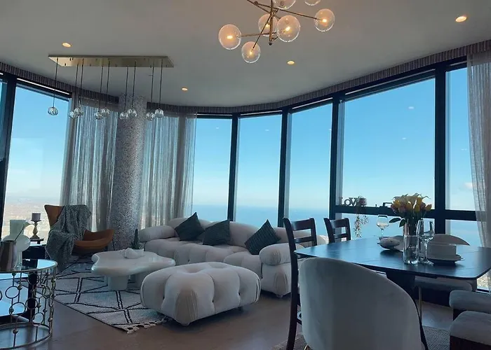 Australia108 High Level Apt 3 Bedrooms 2 Parking